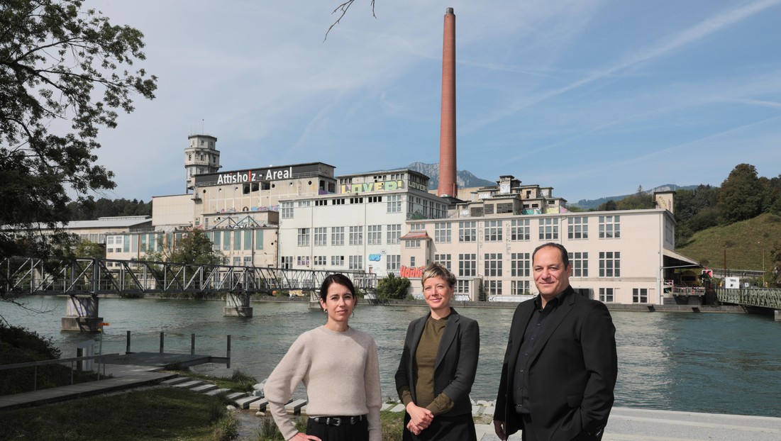 The authors at Luterbach-Attisholz (SO), a Swiss site presented in their book. 2021 EPFL/Alain Herzog - CC-BY-SA 4.0