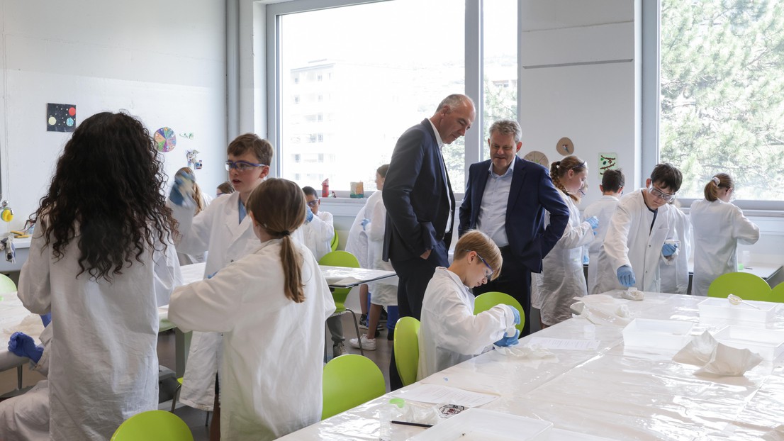The program is geared toward young people – girls and boys alike – aged 7 to 16 years. 2024 Alain Herzog/EPFL - CC-BY-SA 4.0