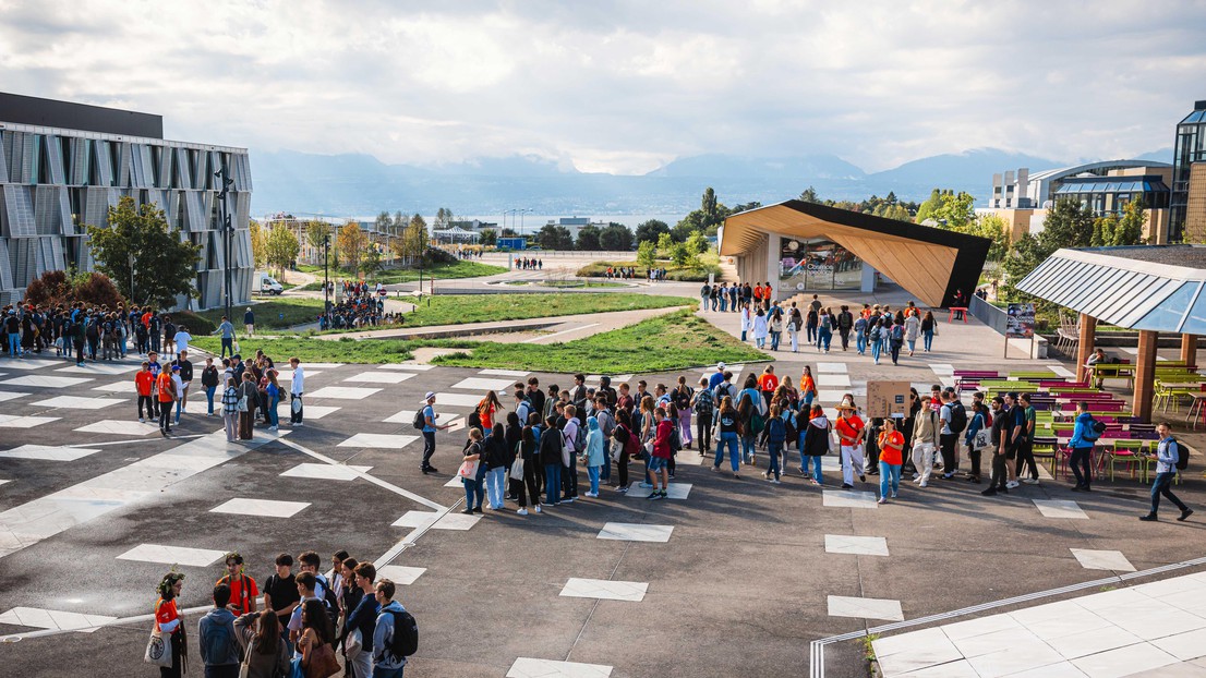 Students on the EPFL campus - 2024 EPFL/Jamani Caillet - CC-BY-SA 4.0