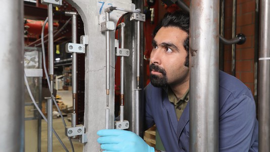 Amir Hajiesmaeili tested the properties of the new material. © Alain Herzog /EPFL